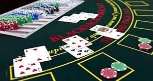 Antarmuka aplikasi slotbabon menampilkan meja dealer langsung dan menu navigasi